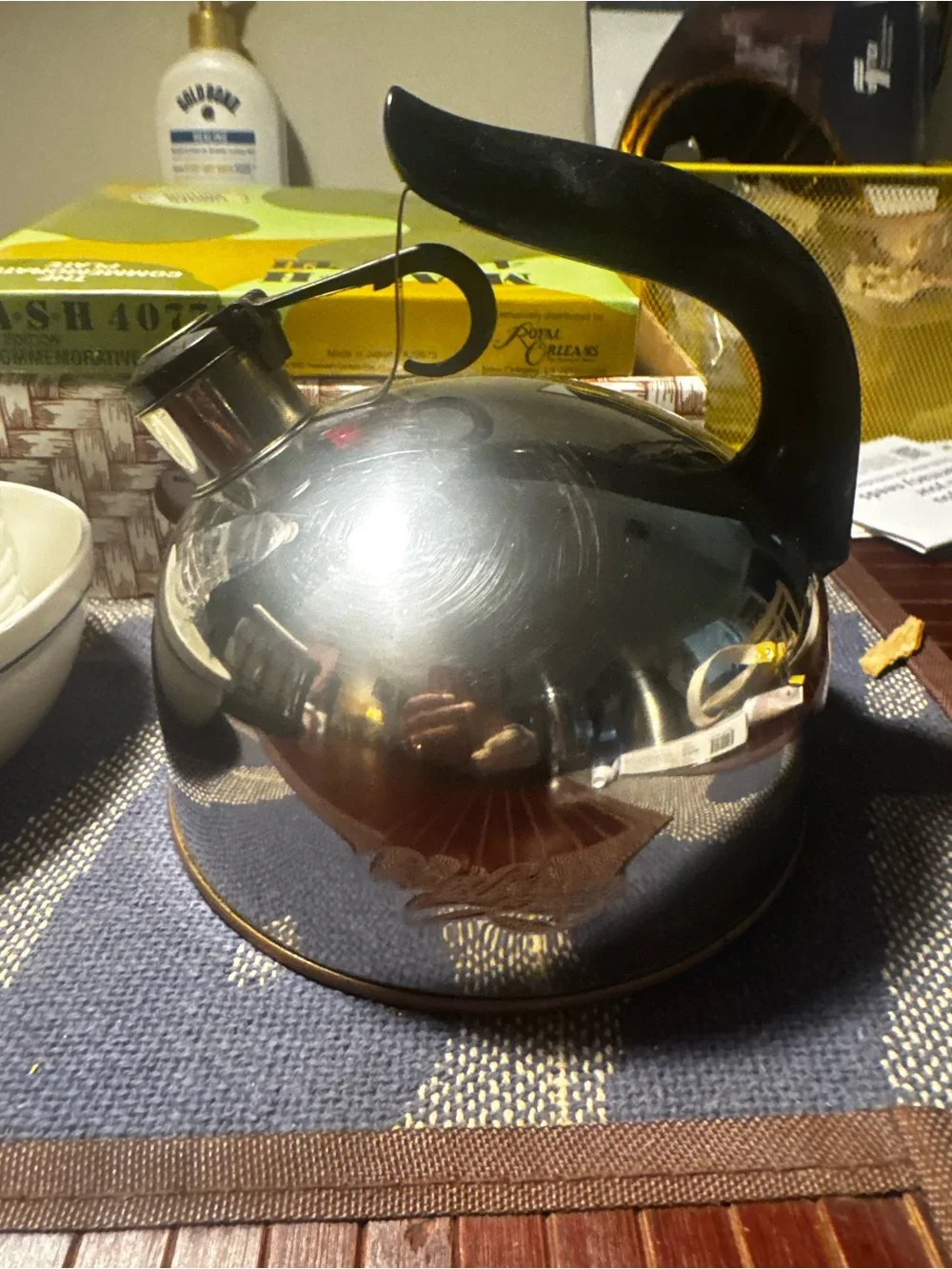 Stainless Steel Whistling Tea Kettle with Black Handle
